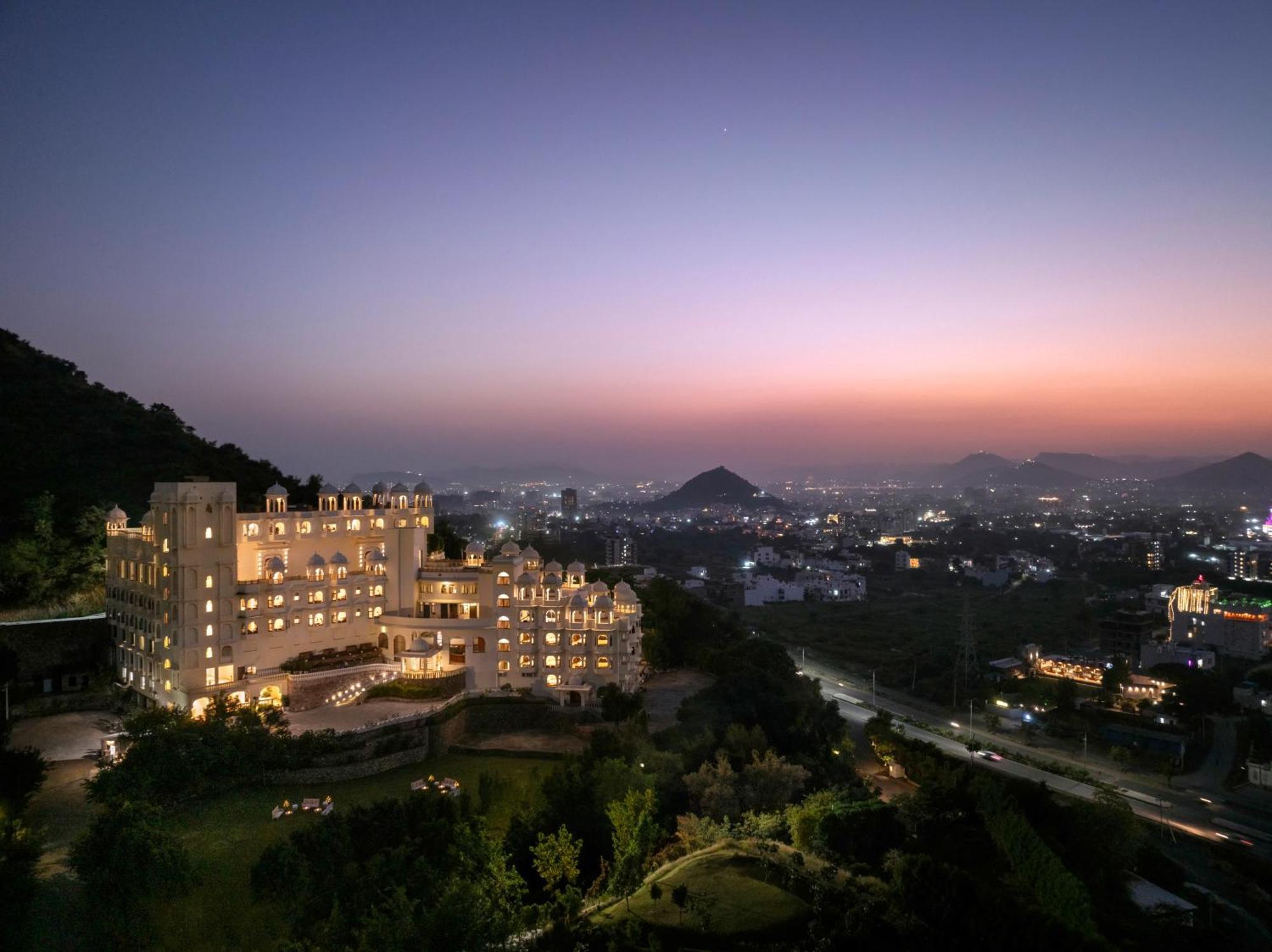 Bhairavgarh Palace Udaipur Buitenkant foto