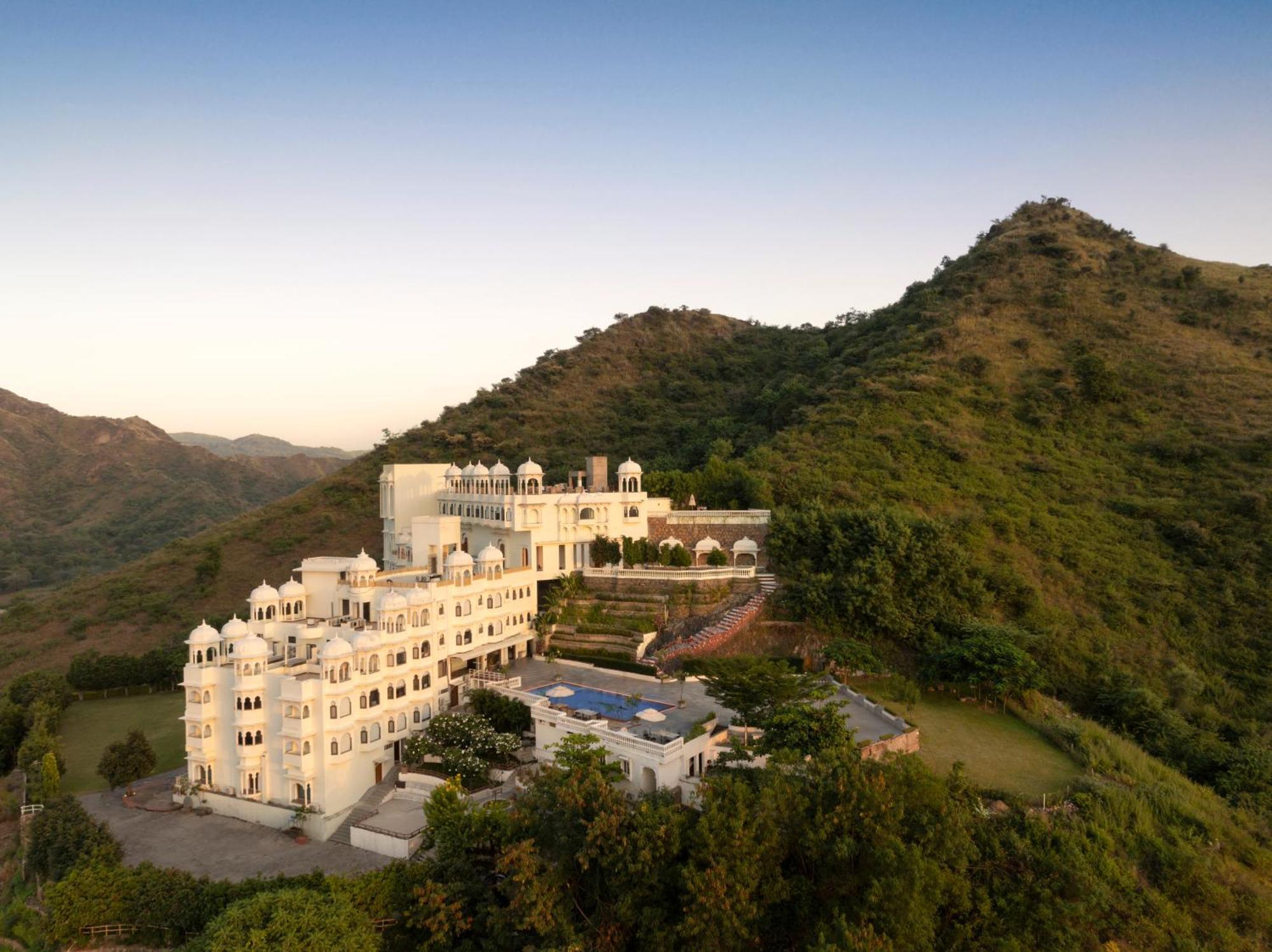 Bhairavgarh Palace Udaipur Buitenkant foto