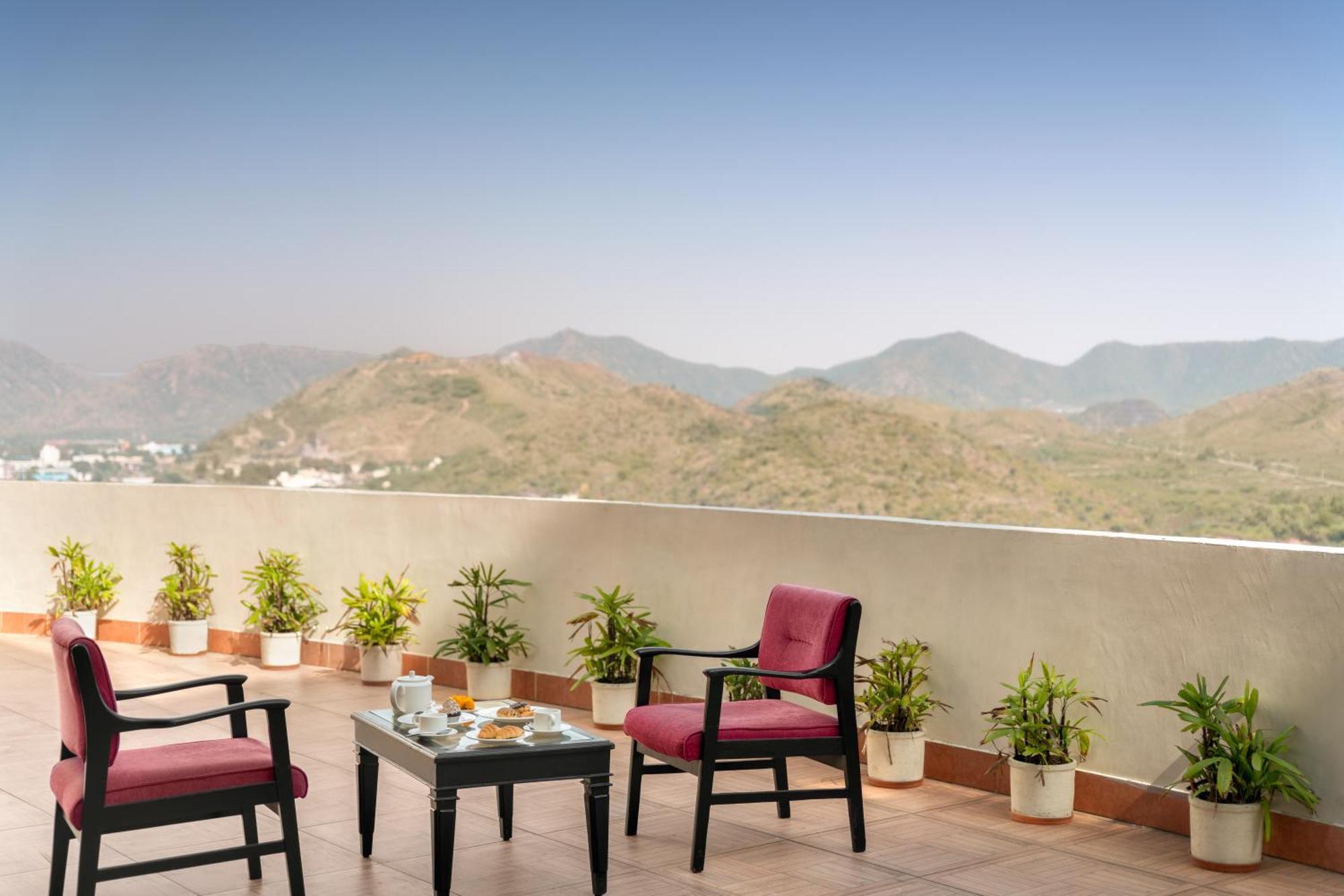 Bhairavgarh Palace Udaipur Buitenkant foto
