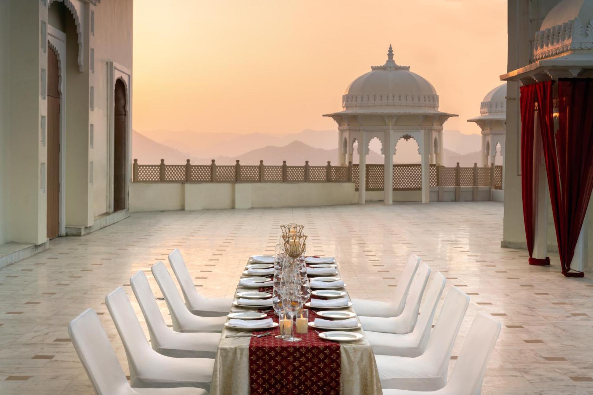 Bhairavgarh Palace Udaipur Buitenkant foto