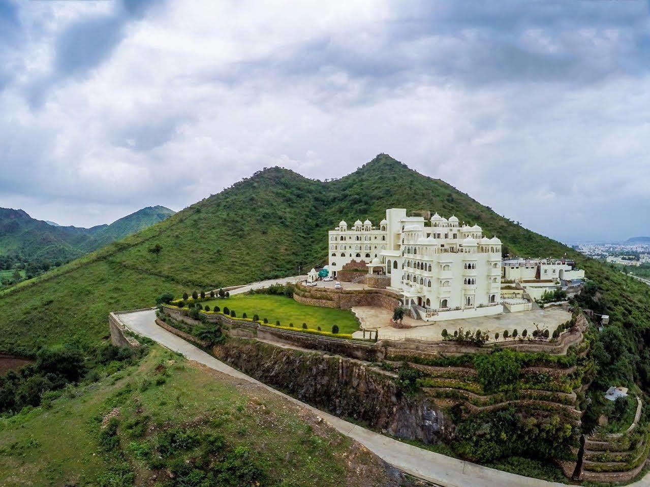 Bhairavgarh Palace Udaipur Buitenkant foto